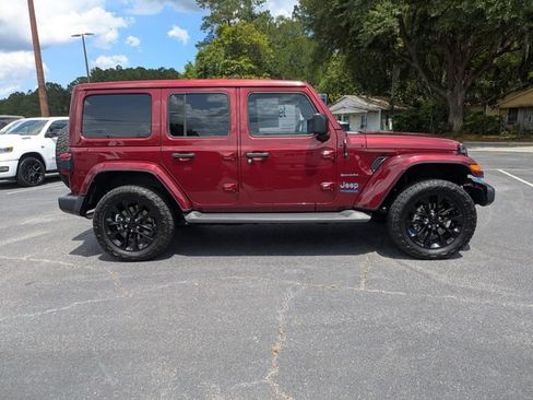 Used 2022 Jeep Wrangler Unlimited Sahara w/ Cold Weather Group AWD/4WD image 3