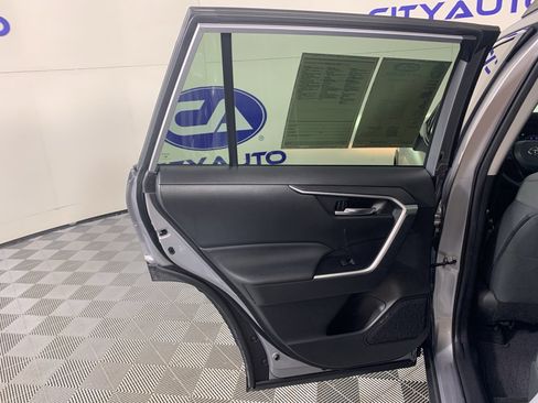 Used 2021 Toyota RAV4 XLE w/ Convenience Package image 30