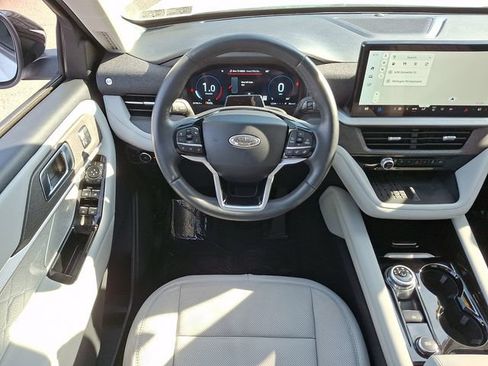 Used 2025 Ford Explorer Platinum w/ Ultimate Package AWD/4WD image 15