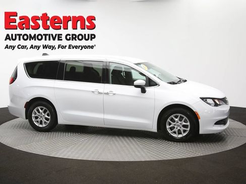 Used 2022 Chrysler Voyager LX FWD image 45