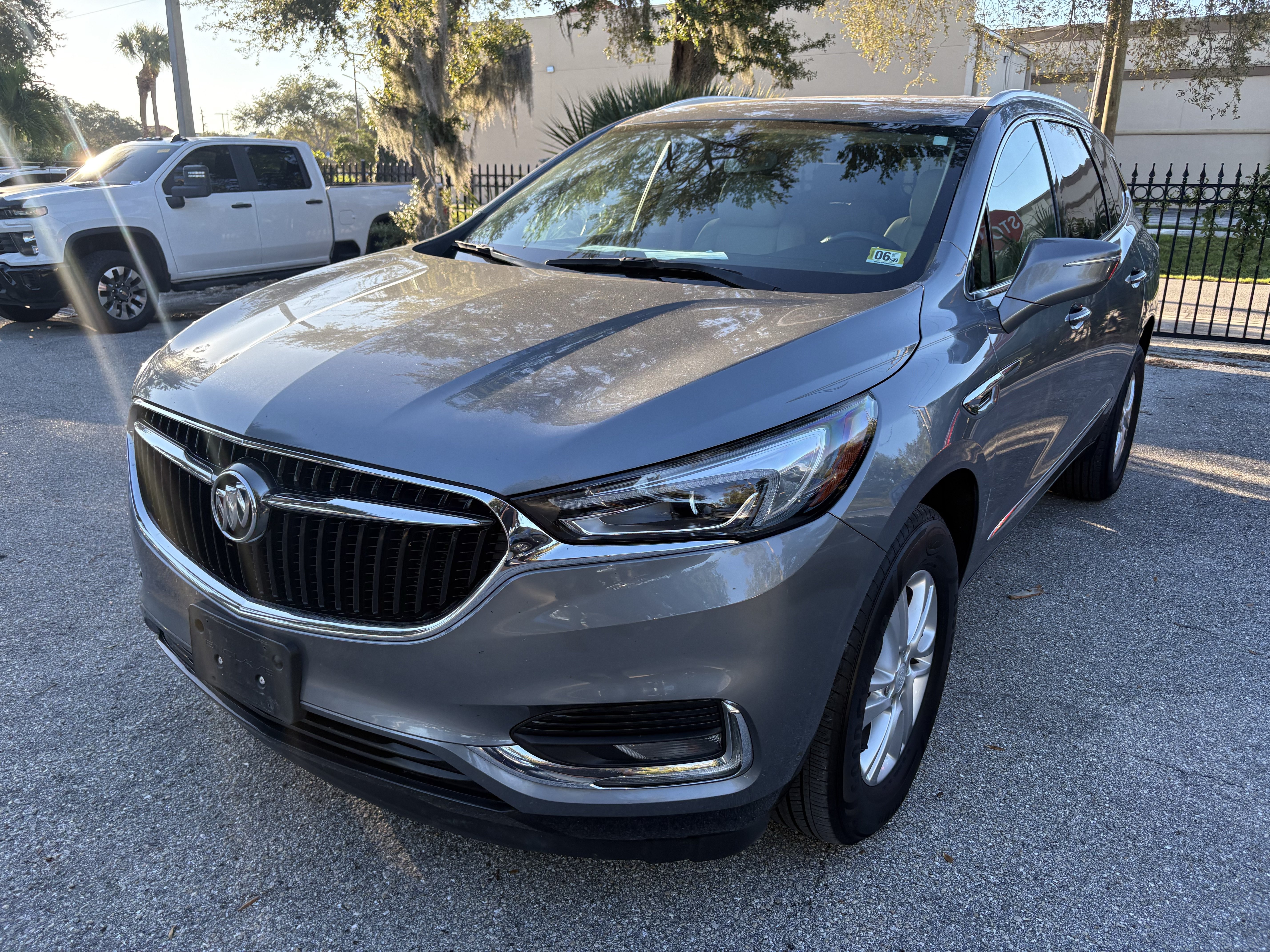 Used 2021 Buick Enclave Essence FWD image 3
