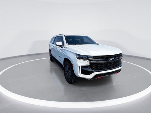 Used 2022 Chevrolet Suburban Z71 image 2
