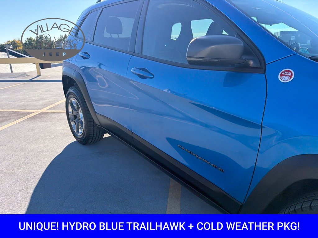 Used 2019 Jeep Cherokee Trailhawk w/ Cold Weather Group AWD/4WD image 17