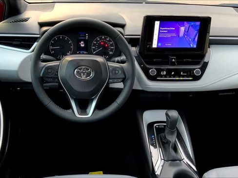 Used 2025 Toyota Corolla SE image 5