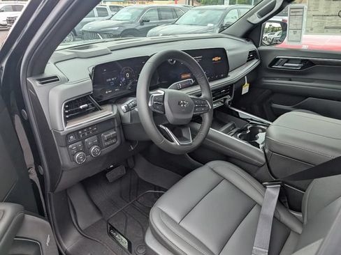 New 2026 Chevrolet Suburban Z71 w/ Z71 Off-Road Package AWD/4WD image 12