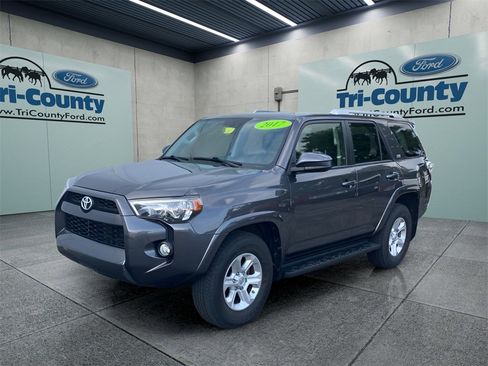 Used 2017 Toyota 4Runner SR5 image 3