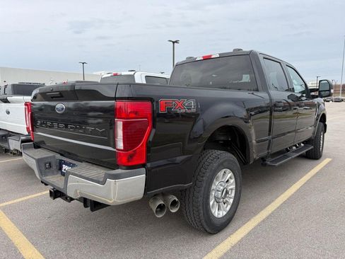 Used 2021 Ford F250 XLT w/ FX4 Off-Road Package image 3