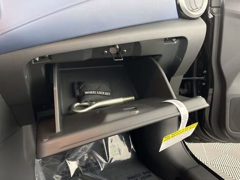 New 2025 Nissan Versa SV w/ Trunk Package image 37