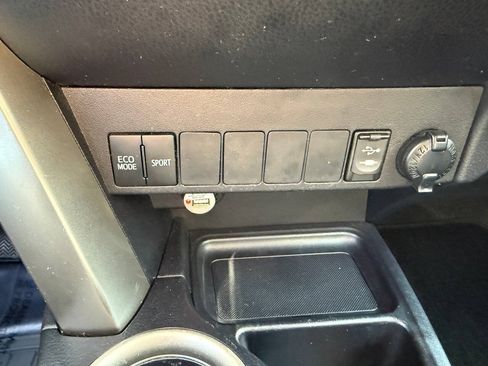 Used 2015 Toyota RAV4 XLE AWD/4WD image 22