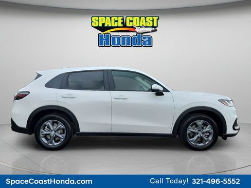 New 2026 Honda HR-V LX image 2