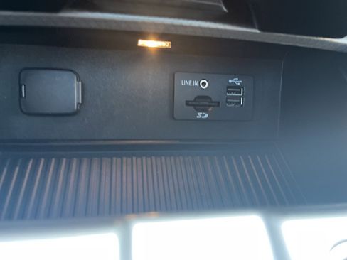 Used 2015 Ford F150 XLT image 22