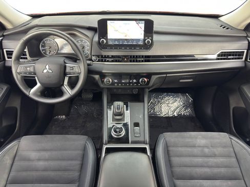 Used 2022 Mitsubishi Outlander SE image 11