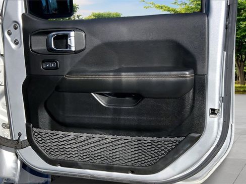 Used 2024 Jeep Wrangler Sahara image 27