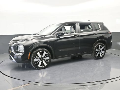 New 2026 Mitsubishi Outlander SE image 2