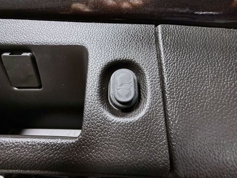 Used 2018 GMC Yukon Denali RWD image 41