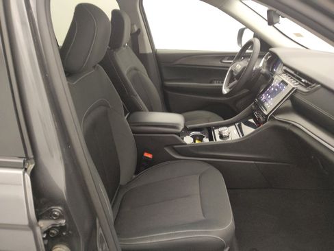 Used 2023 Jeep Grand Cherokee Laredo w/ Luxury Tech Group I RWD image 21