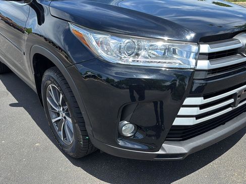 Used 2019 Toyota Highlander XLE AWD/4WD image 9