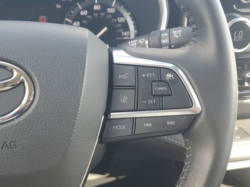 Used 2021 Toyota Highlander XLE image 36