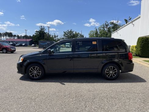 Used 2019 Dodge Grand Caravan SXT FWD image 7