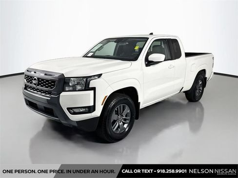 Used 2025 Nissan Frontier SV w/ SV Convenience Package RWD image 1