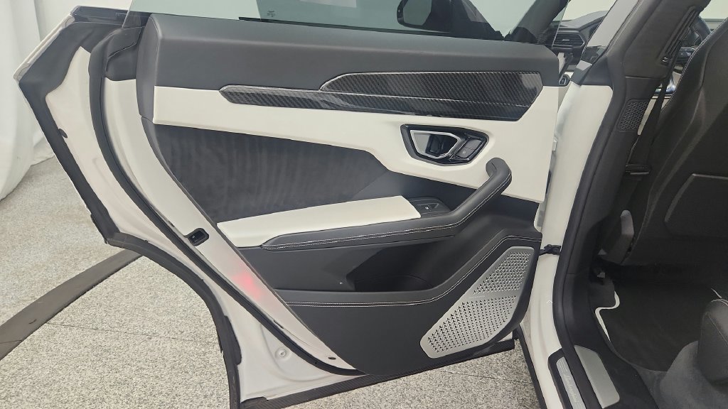Used 2019 Lamborghini Urus AWD/4WD image 57
