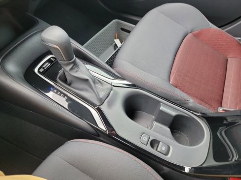 Used 2025 Toyota Corolla SE image 20