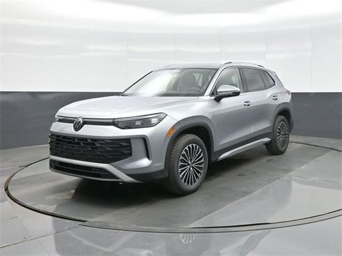 New 2026 Volkswagen Tiguan S image 3