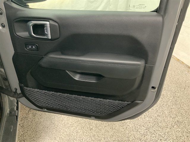 Used 2023 Jeep Wrangler Unlimited Sahara AWD/4WD image 22