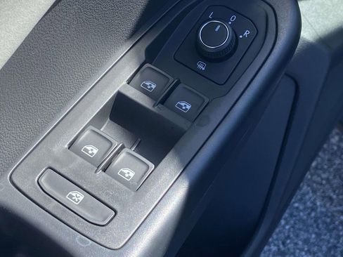 New 2026 Volkswagen Taos SE FWD image 13