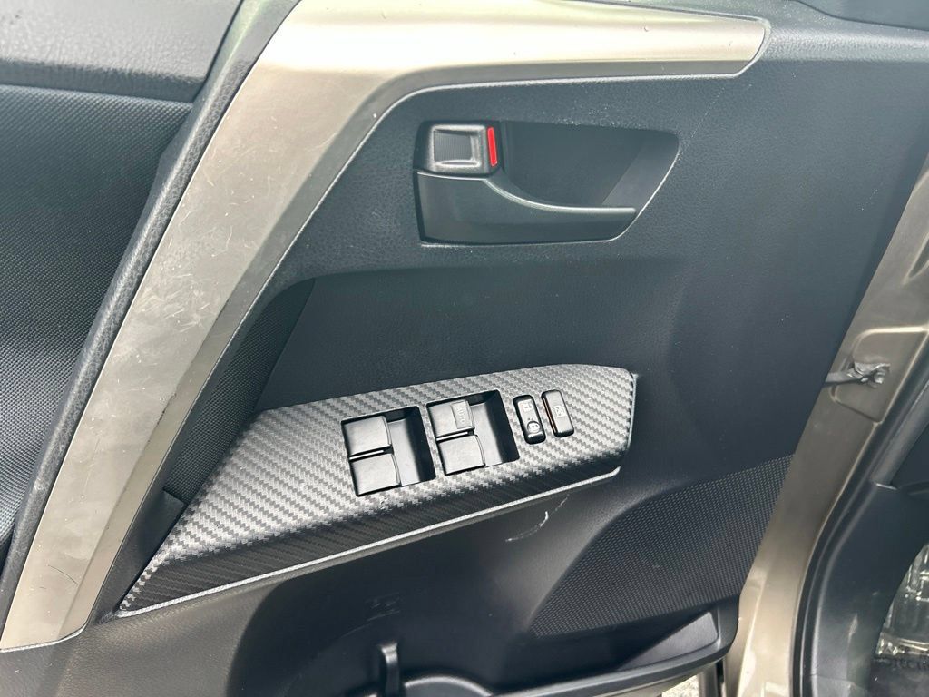 Used 2013 Toyota RAV4 XLE AWD/4WD image 19