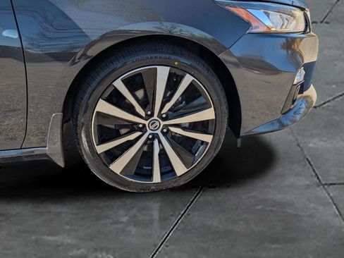 Used 2021 Nissan Altima 2.5 Platinum image 11