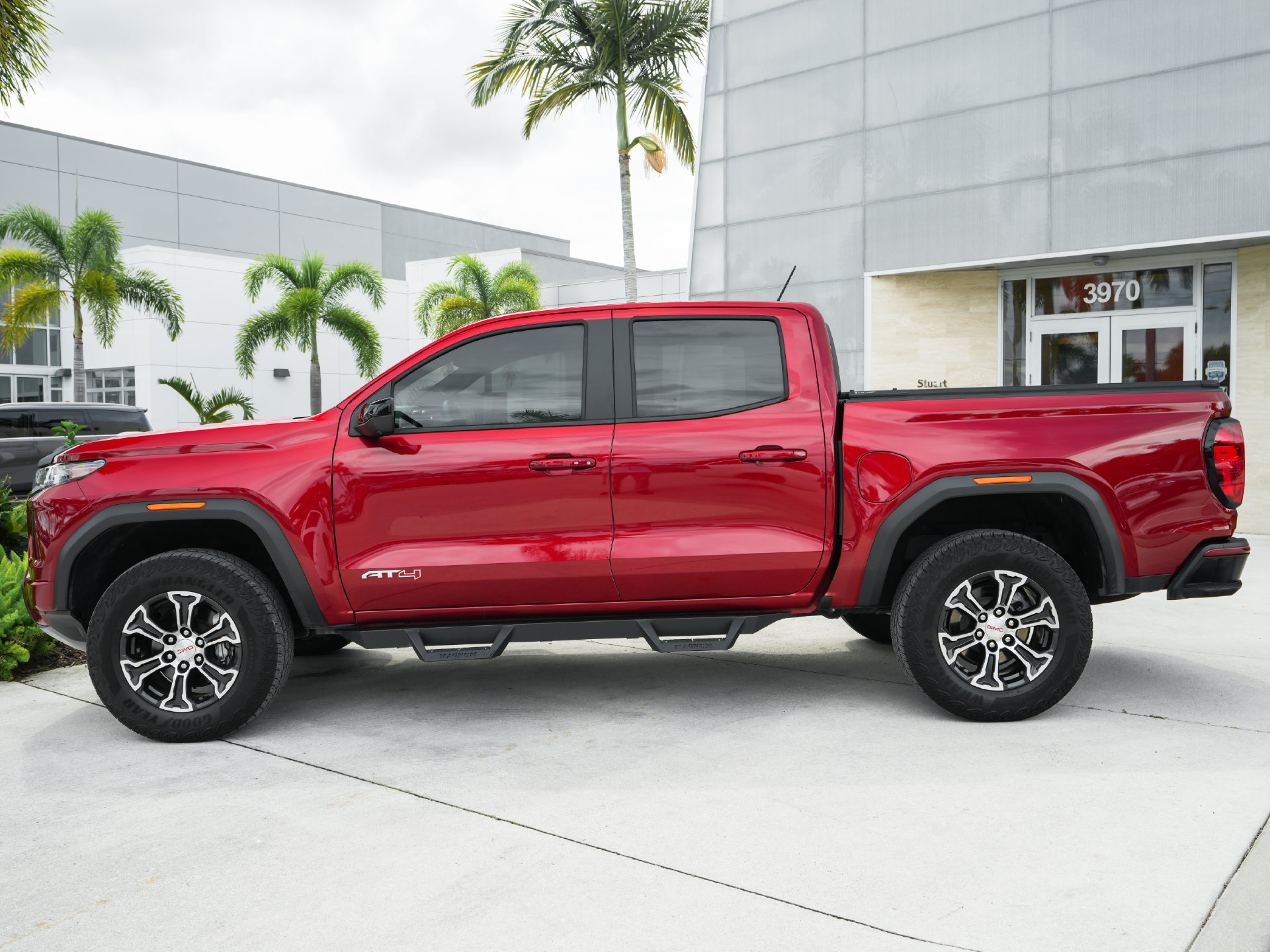 Used 2023 GMC Canyon AT4 w/ Technology Package AWD/4WD image 34