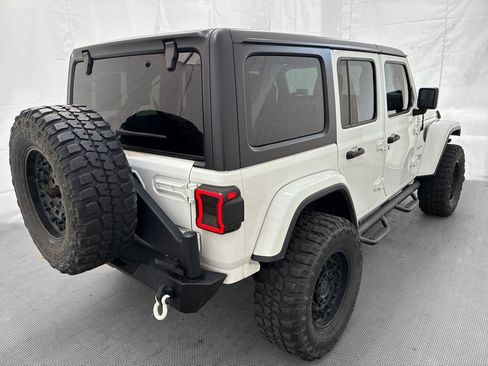 Used 2018 Jeep Wrangler Unlimited Sahara w/ Cold Weather Group AWD/4WD image 7