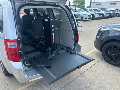Used 2008 Dodge Grand Caravan SE FWD image 23