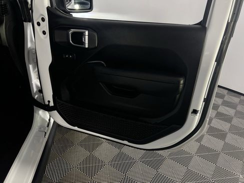 Certified 2023 Jeep Wrangler Unlimited image 33