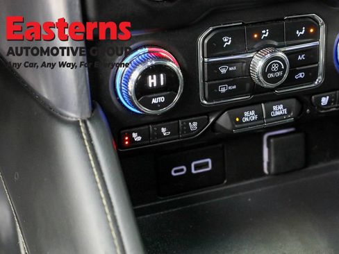 Used 2024 GMC Yukon XL SLT AWD/4WD image 21