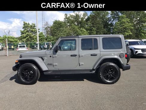 Used 2022 Jeep Wrangler Unlimited Sahara AWD/4WD image 2