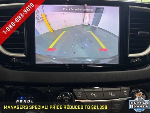 Used 2023 Chrysler Pacifica Touring-L FWD image 16