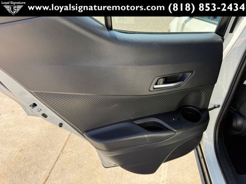 Used 2018 Toyota C-HR XLE FWD image 13