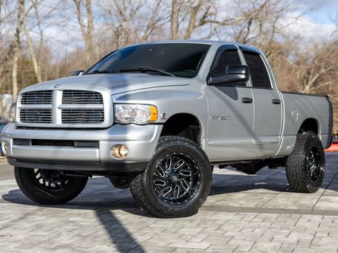 Used 2004 Dodge Ram 2500 Truck SLT w/ Sport Appearance Group image 2