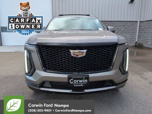 Used 2025 Cadillac Escalade ESV Sport Platinum w/ LPO, Floor Liner Package AWD/4WD image 8