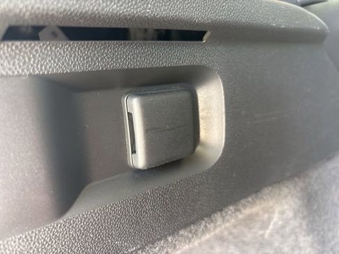 Used 2023 Buick Envision Essence image 34