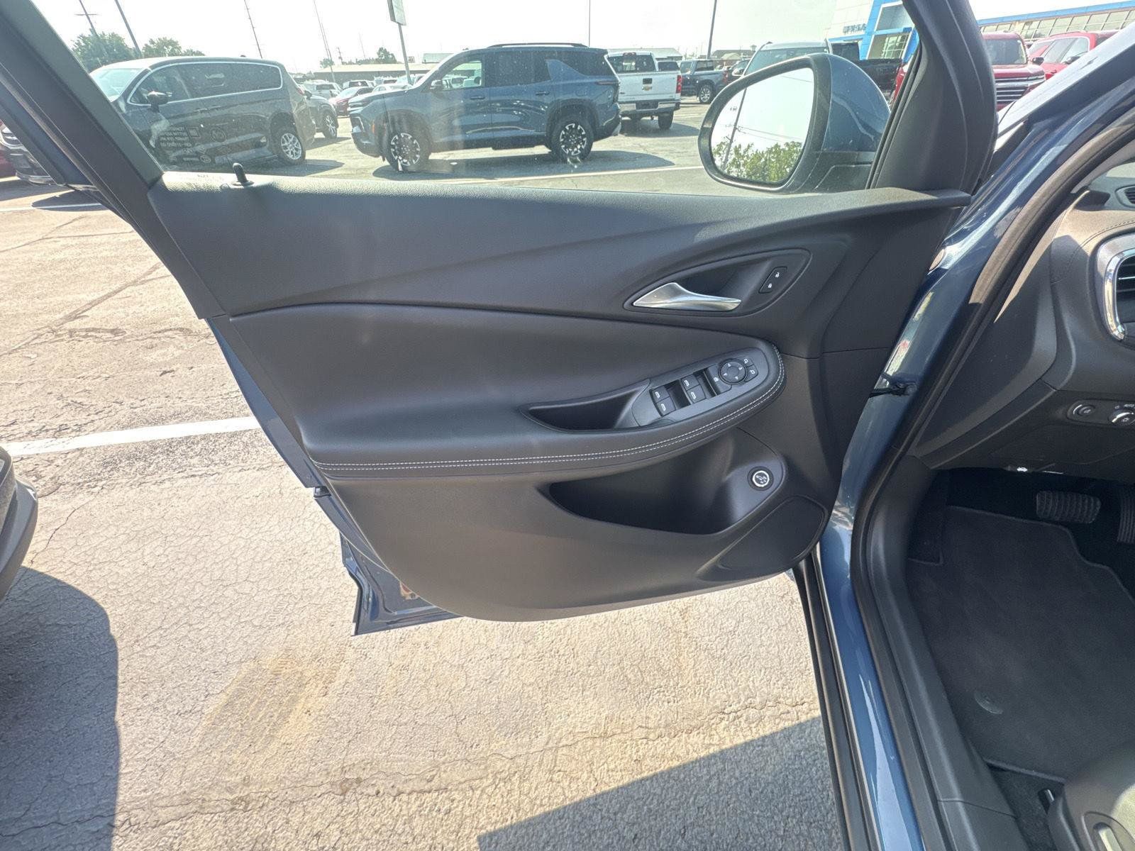 Used 2025 Buick Encore GX Preferred w/ Comfort Package FWD image 7