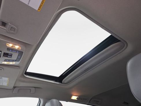 Certified 2024 Toyota Sienna XLE FWD image 27