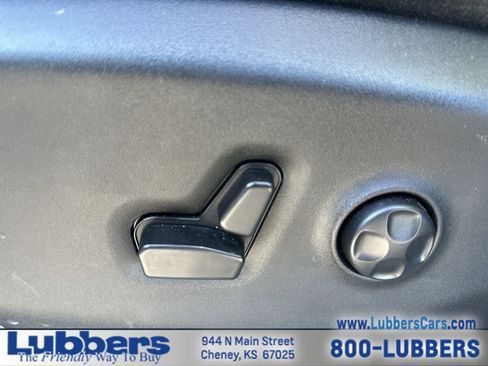 Used 2024 Chrysler Pacifica Touring-L image 12