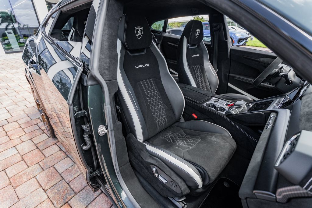 Used 2024 Lamborghini Urus Performante AWD/4WD image 42