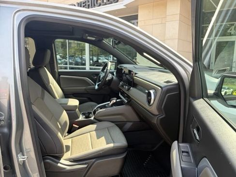 Used 2024 Chevrolet Colorado ZR2 w/ ZR2 Convenience Package III AWD/4WD image 25
