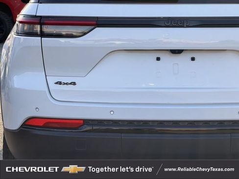 Used 2023 Jeep Grand Cherokee Limited w/ Black Appearance Package AWD/4WD image 9
