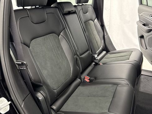 New 2025 Jeep Grand Cherokee Altitude AWD/4WD image 31