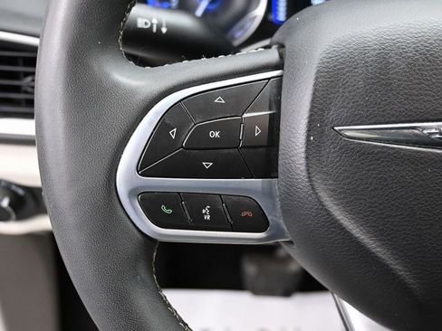 Used 2023 Chrysler Voyager LX image 19